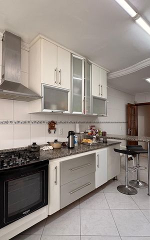 Casa à venda com 316m², 3 quartos e 5 vagas Casa à venda com 316m², 3 quartos e 5 vagasCozinha