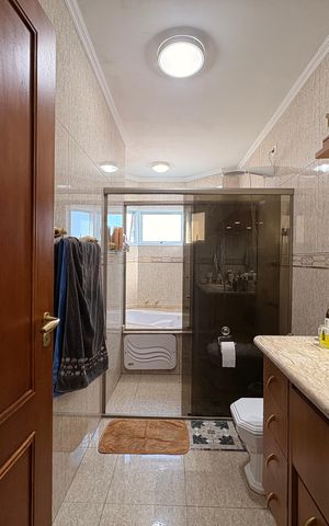 Casa à venda com 316m², 3 quartos e 5 vagas Casa à venda com 316m², 3 quartos e 5 vagasBanheiro da suíte