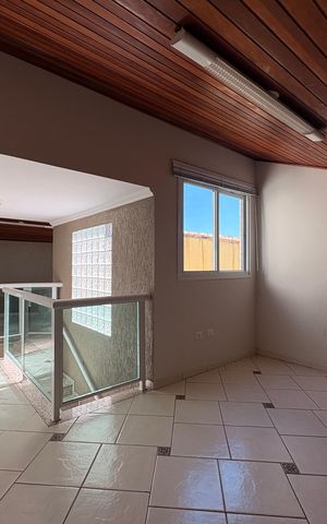 Casa à venda com 316m², 3 quartos e 5 vagas Casa à venda com 316m², 3 quartos e 5 vagasSótão