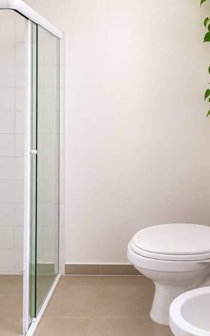 Casa para alugar com 100m², 4 quartos e 4 vagas Casa para alugar com 100m², 4 quartos e 4 vagasBanheiro 2