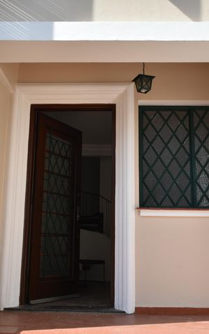 Casa à venda com 138m², 4 quartos e 2 vagasEntrada