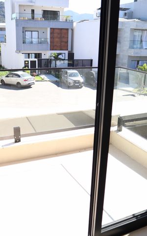 Casa à venda com 250m², 4 quartos e 1 vagaQUARTO SUITE  2 + VARANDA