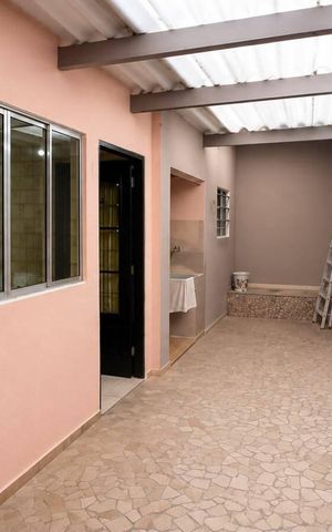 Casa para alugar com 150m², 2 quartos e 3 vagas Casa para alugar com 150m², 2 quartos e 3 vagasÁrea externa