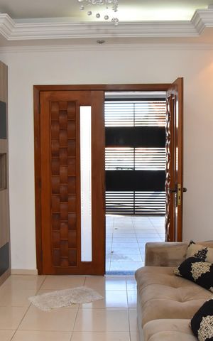 Casa à venda com 190m², 3 quartos e 2 vagas Casa à venda com 190m², 3 quartos e 2 vagasSala