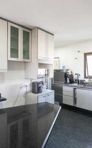 Apartamento à venda com 149m², 4 quartos e 2 vagas Apartamento à venda com 149m², 4 quartos e 2 vagasCozinha