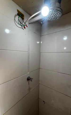 Casa à venda com 240m², 3 quartos e 2 vagas Casa à venda com 240m², 3 quartos e 2 vagasGaragem - Banheiro