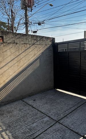 Casa à venda com 240m², 3 quartos e 2 vagas Casa à venda com 240m², 3 quartos e 2 vagasCasa 2 - Garagem