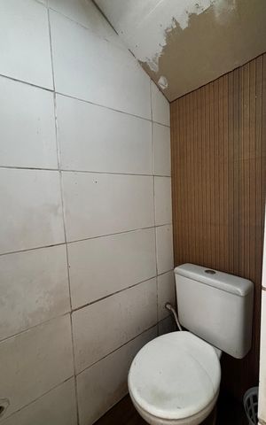 Casa à venda com 240m², 3 quartos e 2 vagas Casa à venda com 240m², 3 quartos e 2 vagasGaragem - Banheiro