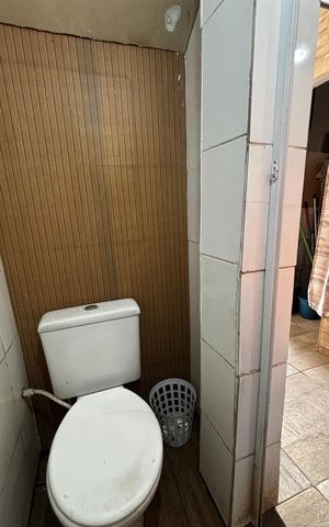 Casa à venda com 240m², 3 quartos e 2 vagas Casa à venda com 240m², 3 quartos e 2 vagasGaragem - Banheiro