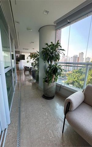 Apartamento à venda com 222m², 3 quartos e 5 vagas