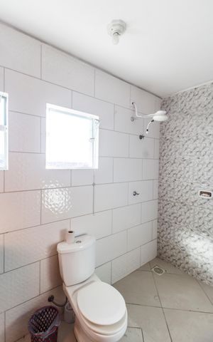 Casa à venda com 225m², 4 quartos e 2 vagas Casa à venda com 225m², 4 quartos e 2 vagasBanheiro