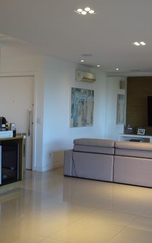 Apartamento para alugar com 256m², 3 quartos e 3 vagasSala