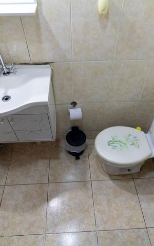 Casa à venda com 150m², 3 quartos e 2 vagasBanheiro 1