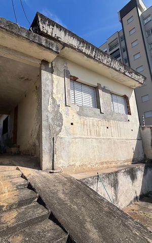 Casa à venda com 350m², 4 quartos e 4 vagas Casa à venda com 350m², 4 quartos e 4 vagasGaragem