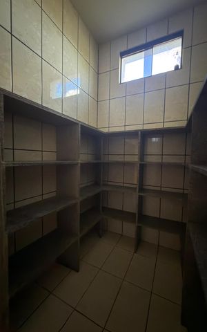 Casa à venda com 5000m², 10 quartos e 4 vagas Casa à venda com 5000m², 10 quartos e 4 vagasDispensa
