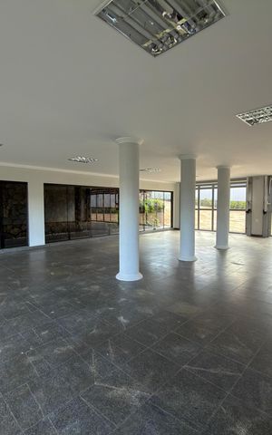 Casa à venda com 5000m², 10 quartos e 4 vagas Casa à venda com 5000m², 10 quartos e 4 vagasGaragem subterrânea