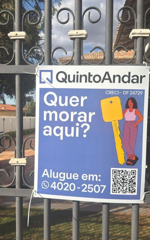 Casa à venda com 5000m², 10 quartos e 4 vagas Casa à venda com 5000m², 10 quartos e 4 vagasPlaquinha