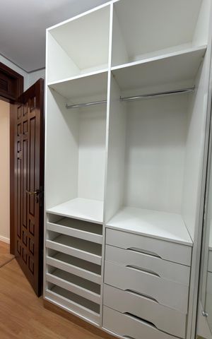 Casa à venda com 5000m², 10 quartos e 4 vagas Casa à venda com 5000m², 10 quartos e 4 vagasCloset da Suíte 2