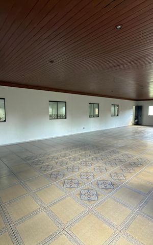 Casa à venda com 5000m², 10 quartos e 4 vagas Casa à venda com 5000m², 10 quartos e 4 vagasÁrea comum