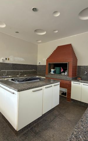 Casa à venda com 5000m², 10 quartos e 4 vagas Casa à venda com 5000m², 10 quartos e 4 vagasÁrea comum