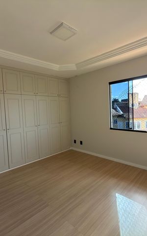 Casa à venda com 5000m², 10 quartos e 4 vagas Casa à venda com 5000m², 10 quartos e 4 vagasQuarto 06