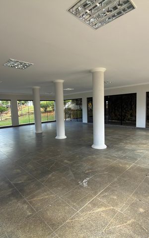 Casa à venda com 5000m², 10 quartos e 4 vagas Casa à venda com 5000m², 10 quartos e 4 vagasÁrea comum