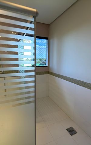 Casa à venda com 5000m², 10 quartos e 4 vagas Casa à venda com 5000m², 10 quartos e 4 vagasBanheiro da Suíte 4