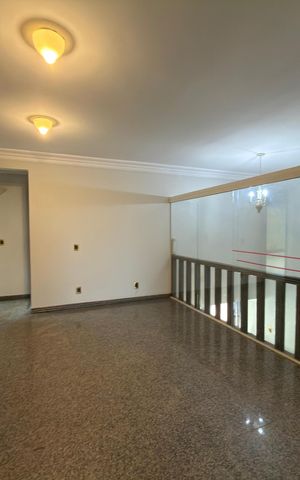 Casa à venda com 5000m², 10 quartos e 4 vagas Casa à venda com 5000m², 10 quartos e 4 vagasCorredor