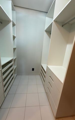 Casa à venda com 5000m², 10 quartos e 4 vagas Casa à venda com 5000m², 10 quartos e 4 vagasCloset da Suíte 2