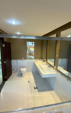 Casa à venda com 5000m², 10 quartos e 4 vagas Casa à venda com 5000m², 10 quartos e 4 vagasBanheiro da Suíte 2