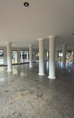Casa à venda com 5000m², 10 quartos e 4 vagas Casa à venda com 5000m², 10 quartos e 4 vagasÁrea comum