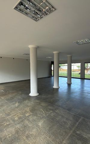 Casa à venda com 5000m², 10 quartos e 4 vagas Casa à venda com 5000m², 10 quartos e 4 vagasÁrea comum