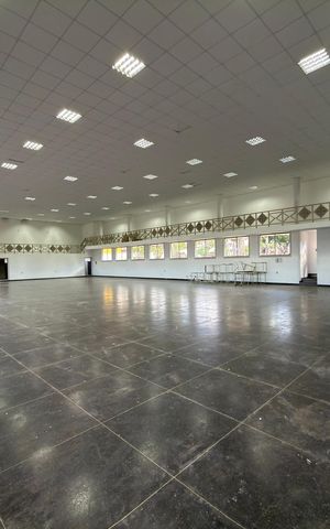 Casa à venda com 5000m², 10 quartos e 4 vagas Casa à venda com 5000m², 10 quartos e 4 vagasÁrea de eventos