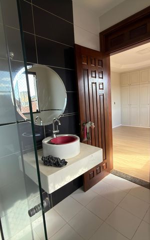 Casa à venda com 5000m², 10 quartos e 4 vagas Casa à venda com 5000m², 10 quartos e 4 vagasBanheiro da Suíte 5