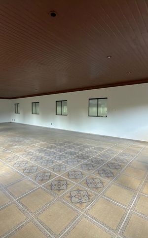 Casa à venda com 5000m², 10 quartos e 4 vagas Casa à venda com 5000m², 10 quartos e 4 vagasÁrea comum
