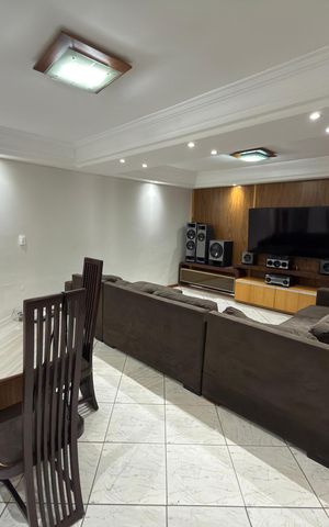 Casa à venda com 400m², 3 quartos e 2 vagas Casa à venda com 400m², 3 quartos e 2 vagasSala