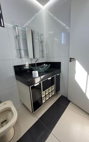 Casa à venda com 400m², 3 quartos e 2 vagas Casa à venda com 400m², 3 quartos e 2 vagasBanheiro social