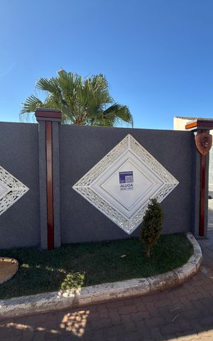 Casa à venda com 400m², 3 quartos e 2 vagas Casa à venda com 400m², 3 quartos e 2 vagasFachada