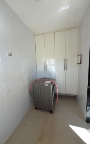 Casa à venda com 400m², 3 quartos e 2 vagas Casa à venda com 400m², 3 quartos e 2 vagasLavanderia