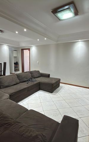 Casa à venda com 400m², 3 quartos e 2 vagas Casa à venda com 400m², 3 quartos e 2 vagasSala
