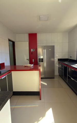 Casa à venda com 400m², 3 quartos e 2 vagas Casa à venda com 400m², 3 quartos e 2 vagasCozinha