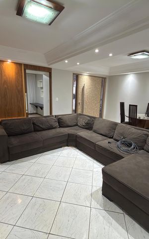 Casa à venda com 400m², 3 quartos e 2 vagas Casa à venda com 400m², 3 quartos e 2 vagasSala