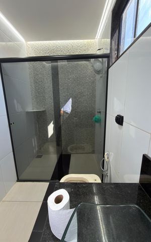 Casa à venda com 400m², 3 quartos e 2 vagas Casa à venda com 400m², 3 quartos e 2 vagasBanheiro social