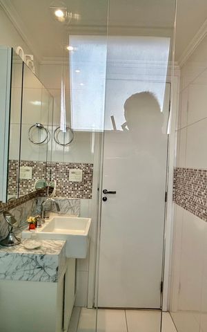 Apartamento à venda com 151m², 4 quartos e 3 vagasBanheiro do Quarto 2