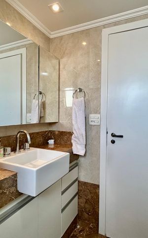 Apartamento à venda com 151m², 4 quartos e 3 vagasBanheiro do Quarto 1