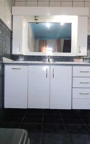 Casa à venda com 275m², 3 quartos e 8 vagasBanheiro Quarto 2 Suíte