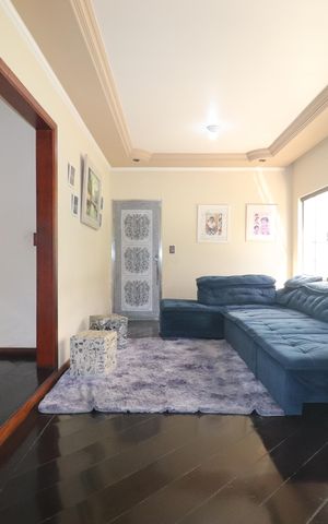 Casa à venda com 275m², 3 quartos e 8 vagasSala