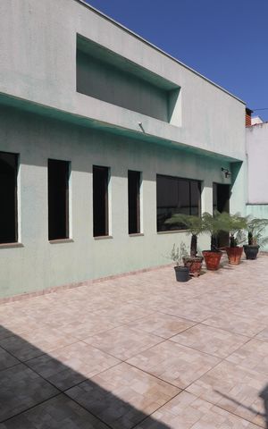 Casa à venda com 275m², 3 quartos e 8 vagasQuintal