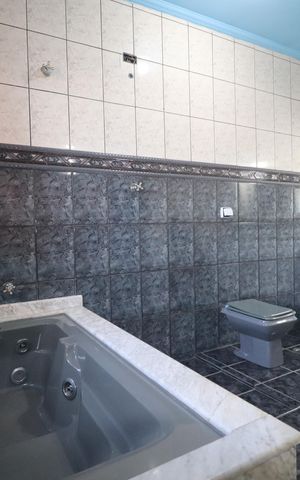 Casa à venda com 275m², 3 quartos e 8 vagasBanheiro Quarto 2 Suíte