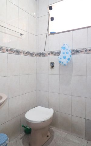 Casa à venda com 275m², 3 quartos e 8 vagasBanheiro Quarto 1 Suíte